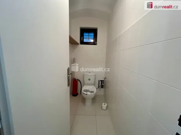 Pronájem obchodního prostoru, Kolín - Kolín I, Karlovo náměstí, 57 m2