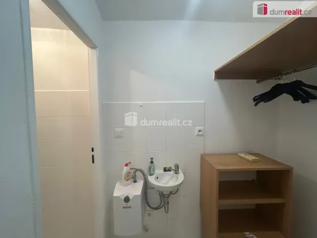 Pronájem obchodního prostoru, Kolín - Kolín I, Karlovo náměstí, 57 m2