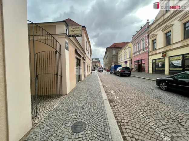 Pronájem obchodního prostoru, Kolín - Kolín I, Karlovo náměstí, 57 m2