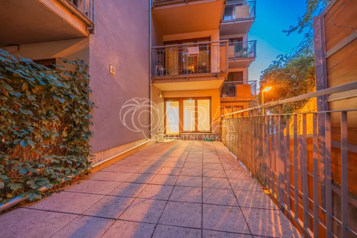 Prodej bytu 1+kk, Praha - Podolí, Jeremenkova, 35 m2