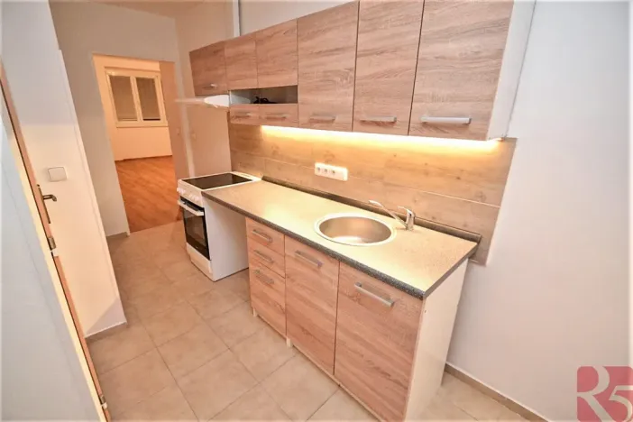 Pronájem bytu 1+kk, Praha - Nusle, Sdružení, 35 m2