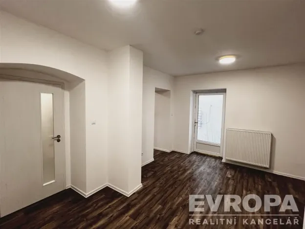 Pronájem bytu 1+kk, Žirovnice, Havlíčkovo náměstí, 32 m2