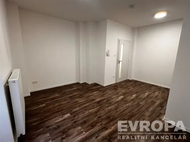 Pronájem bytu 1+kk, Žirovnice, Havlíčkovo náměstí, 32 m2