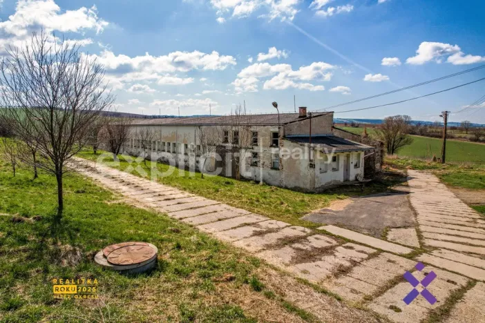 Prodej skladu, Březolupy, 3350 m2