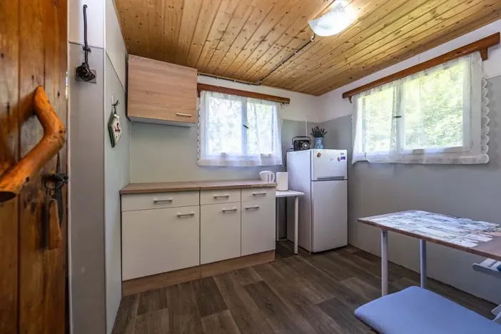 Prodej chaty, Černolice, V Dolečku, 28 m2