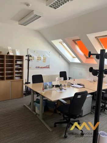 Pronájem kanceláře, Hradec Králové, Československé armády, 128 m2