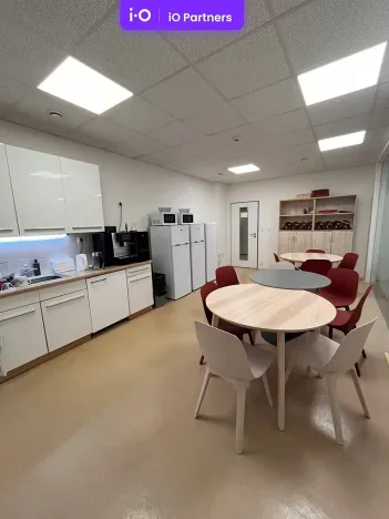 Pronájem kanceláře, Praha - Holešovice, Dělnická, 1251 m2