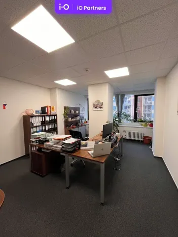 Pronájem kanceláře, Praha - Holešovice, Dělnická, 1251 m2