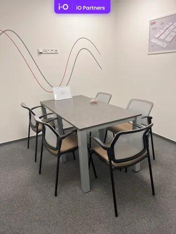 Pronájem kanceláře, Praha - Holešovice, Dělnická, 1251 m2