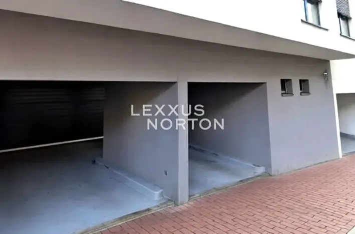 Pronájem garážového stání, Praha - Košíře, Tůmova, 15 m2