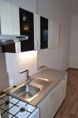 Pronájem bytu 1+kk, Praha - Břevnov, Šlikova, 29 m2