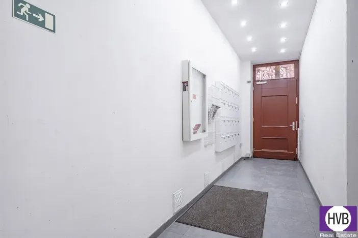 Prodej kanceláře, Praha, Jagellonská, 36 m2