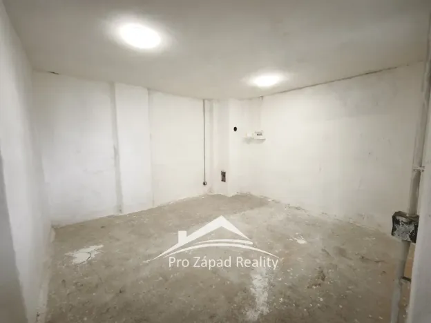 Pronájem skladu, Plzeň, 301 m2