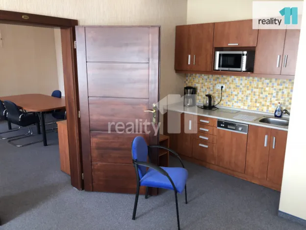 Pronájem kanceláře, Karlovy Vary - Dvory, Chebská, 52 m2