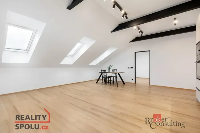 Prodej bytu 2+kk, Opava - Předměstí, Olomoucká, 65 m2