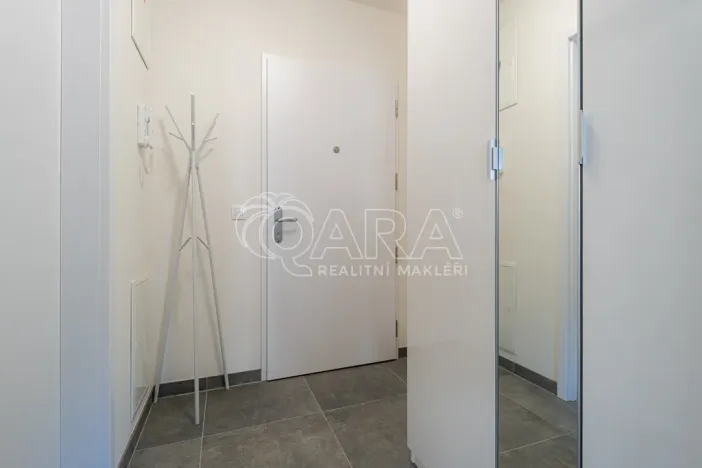 Pronájem bytu 2+kk, Praha, Azzoniho, 51 m2