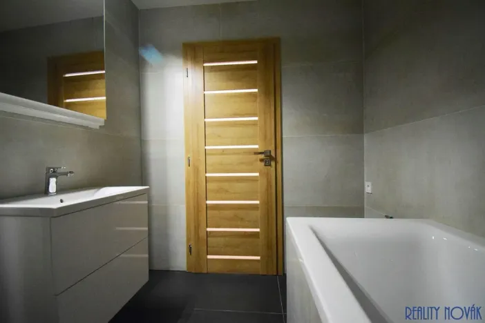 Pronájem bytu 2+kk, Ústí nad Labem - Krásné Březno, Drážďanská, 52 m2