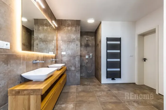 Pronájem rodinného domu, Jesenice, Průběžná, 200 m2