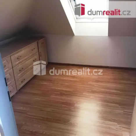 Pronájem bytu 3+kk, Praha - Kobylisy, Zenklova, 45 m2