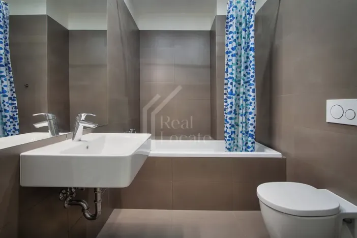 Pronájem bytu 1+kk, Praha - Karlín, Sokolovská, 64 m2