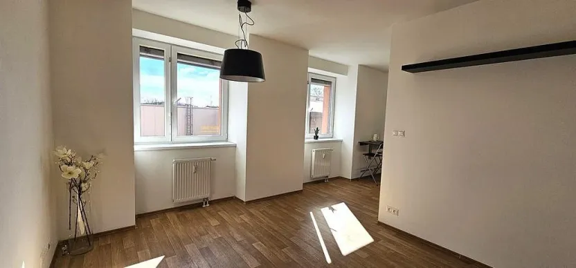 Pronájem bytu 1+kk, Brno - Zábrdovice, Tkalcovská, 32 m2