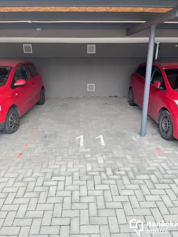 Pronájem garážového stání, Olomouc, Janského, 12 m2