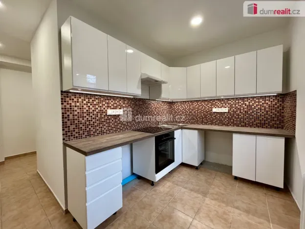 Pronájem bytu 3+1, Karlovy Vary - Rybáře, Šmeralova, 73 m2