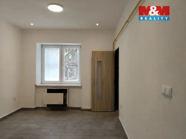 Pronájem obchodního prostoru, Ústí nad Labem - Klíše, Masarykova, 32 m2