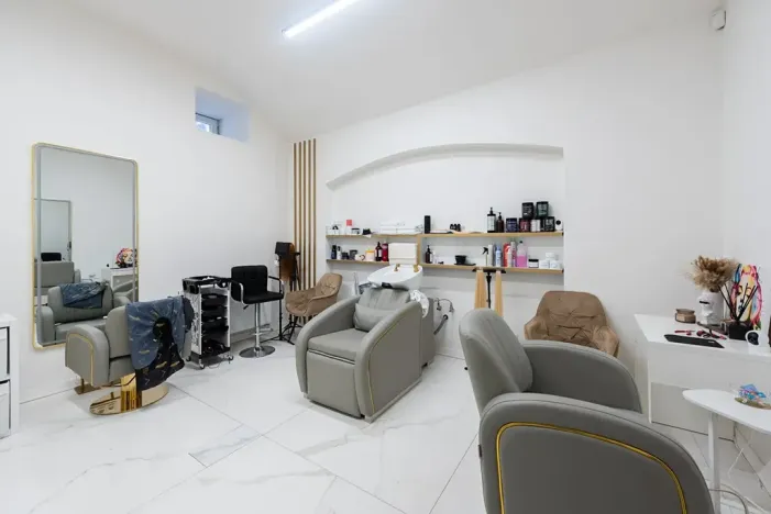 Prodej obchodního prostoru, Praha - Smíchov, Kmochova, 170 m2