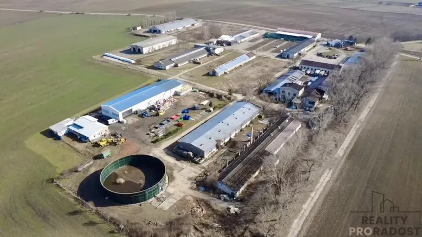 Prodej výrobních prostor, Nosislav, 1980 m2