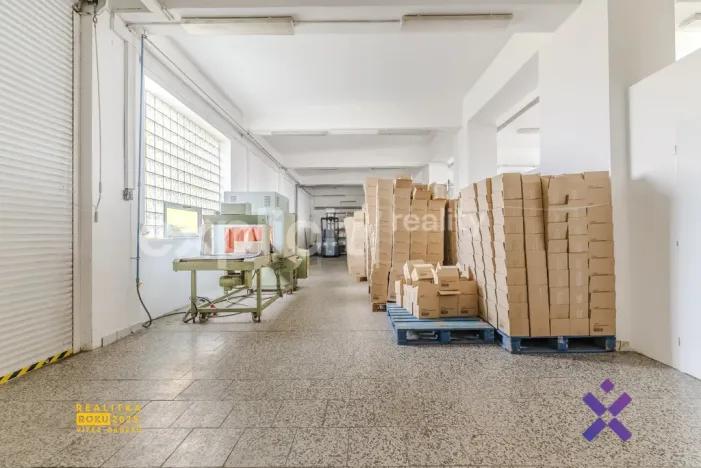 Prodej výrobních prostor, Zlín - Malenovice, třída 3. května, 3394 m2