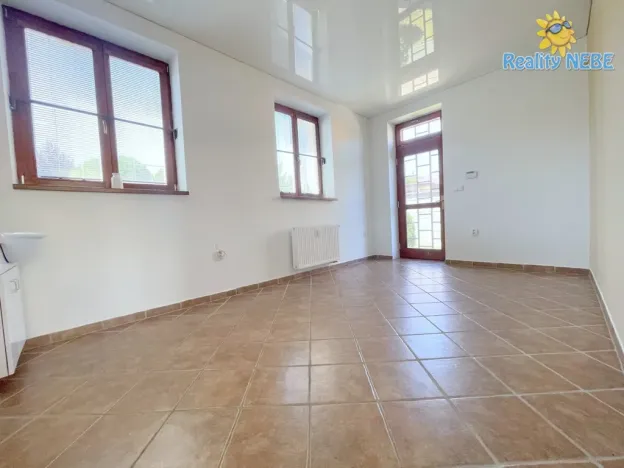 Pronájem obchodního prostoru, Jesenice, Budějovická, 79 m2