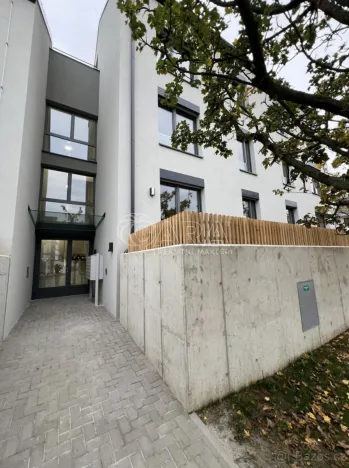 Pronájem bytu 1+kk, Praha, Ďáblická, 28 m2