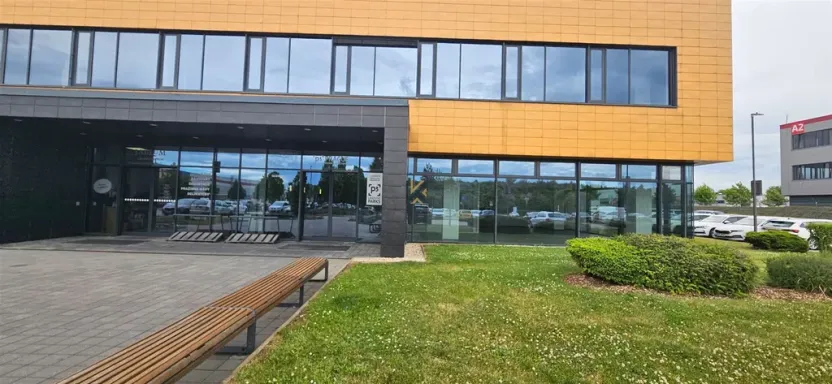 Pronájem obchodního prostoru, Praha - Horní Počernice, Sezemická, 152 m2