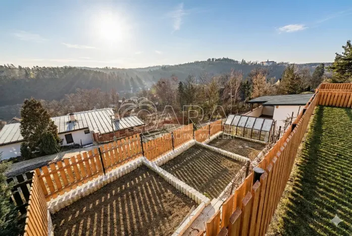 Prodej vícegeneračního domu, Chocerady, 245 m2