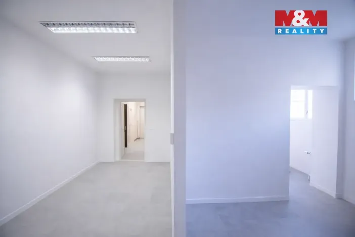 Pronájem kanceláře, Hradec Králové, Šafaříkova, 99 m2