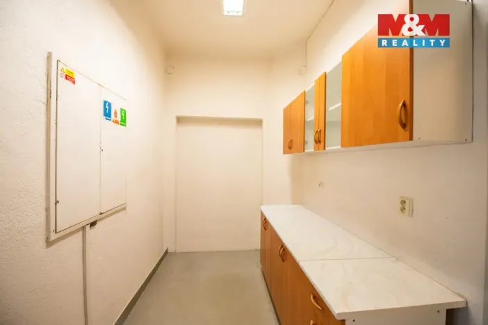 Pronájem kanceláře, Hradec Králové, Šafaříkova, 99 m2