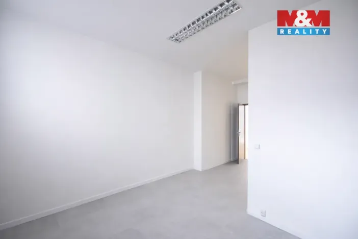 Pronájem kanceláře, Hradec Králové, Šafaříkova, 99 m2
