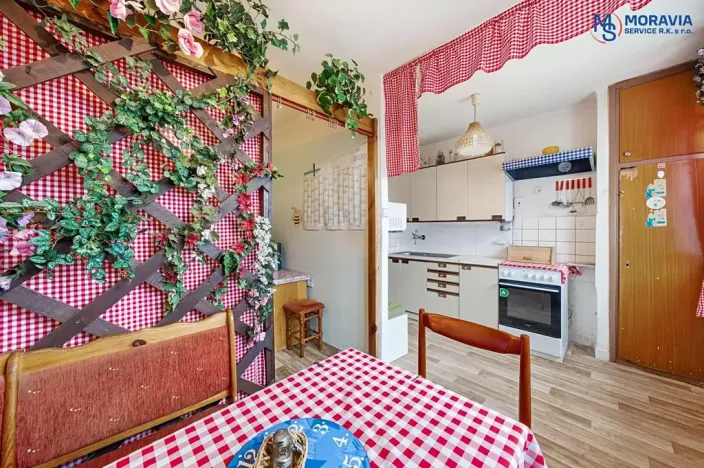 Prodej bytu 3+1, Maletín, 56 m2