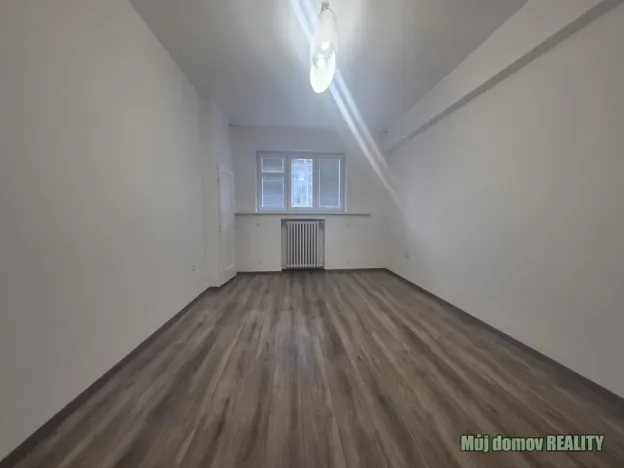 Pronájem bytu 1+kk, Praha - Smíchov, Stroupežnického, 30 m2