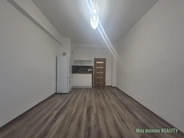 Pronájem bytu 1+kk, Praha - Smíchov, Stroupežnického, 30 m2