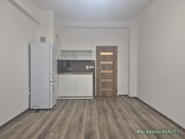Pronájem bytu 1+kk, Praha - Smíchov, Stroupežnického, 30 m2