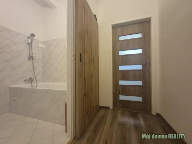 Pronájem bytu 1+kk, Praha - Smíchov, Stroupežnického, 30 m2