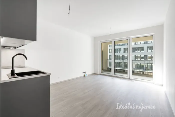 Pronájem bytu 1+kk, Praha - Hloubětín, Poděbradská, 32 m2