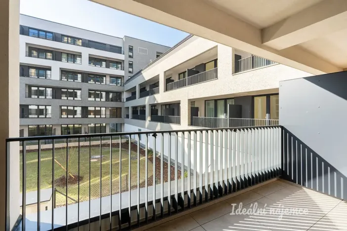 Pronájem bytu 1+kk, Praha - Hloubětín, Poděbradská, 32 m2