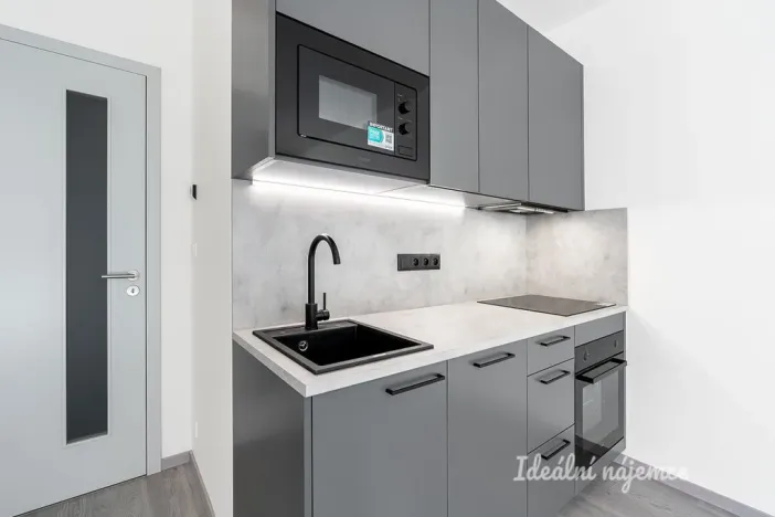 Pronájem bytu 1+kk, Praha - Hloubětín, Poděbradská, 32 m2