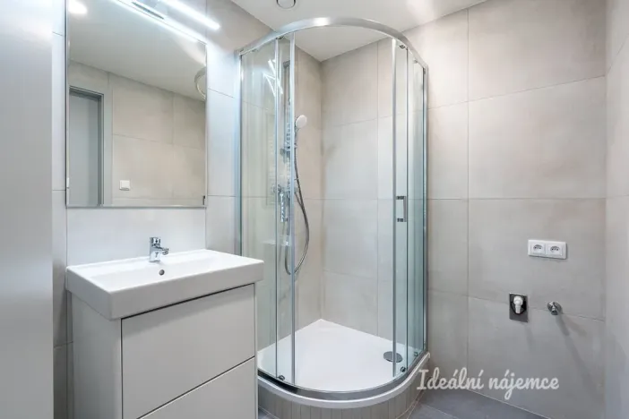 Pronájem bytu 1+kk, Praha - Hloubětín, Poděbradská, 32 m2