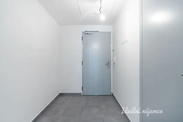 Pronájem bytu 1+kk, Praha - Hloubětín, Poděbradská, 32 m2