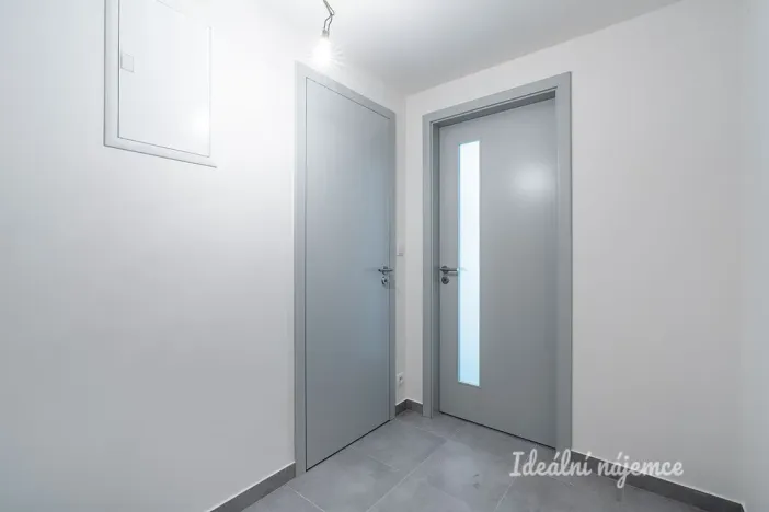Pronájem bytu 1+kk, Praha - Hloubětín, Poděbradská, 32 m2