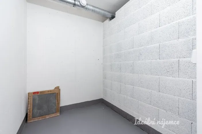 Pronájem bytu 1+kk, Praha - Hloubětín, Poděbradská, 32 m2